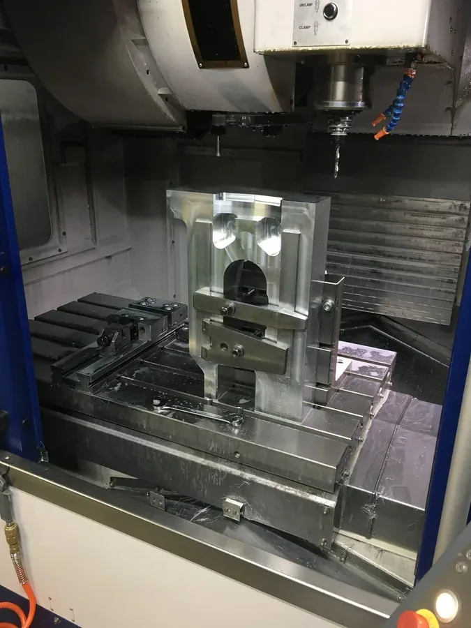 Custom CNC-machined metal component manufactured by HEST